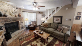 Grandview 1 Rustic Retreat - WiFi - Cable - Fireplace - Grill - One Block from Main Street!